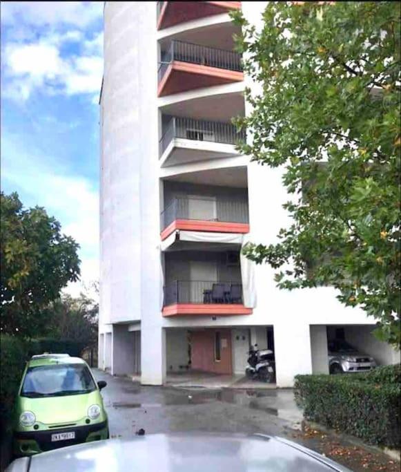 Larisa City Ap 5 With Parking Eksteriør bilde