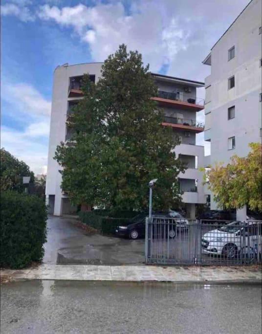 Larisa City Ap 5 With Parking Eksteriør bilde